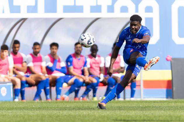April 5, 2025, Lisbon, Lisbon, Portugal: Belenenses defender from Cape Verde ROMARIO CARVALHO (16) in action during the game for Liga 3 between Atletico and Belenenses at Estadio da Tapadinha Lisbon Portugal - ZUMAs359 20250405_zsp_s359_023 Copyright: xAlexandrexdexSousax