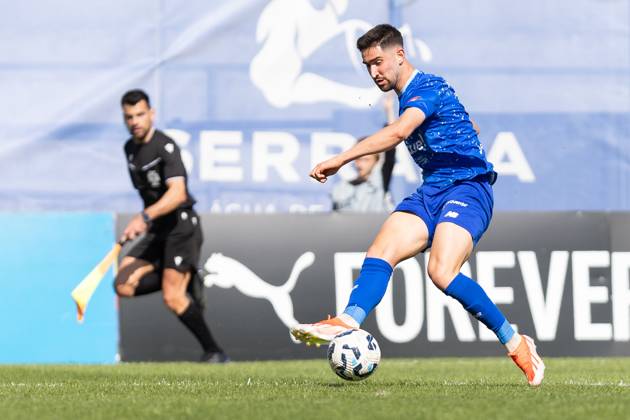 April 5, 2025, Lisbon, Lisbon, Portugal: Belenenses forward from Portugal RODRIGO PEREIRA (9) in action during the game for Liga 3 between Atletico and Belenenses at Estadio da Tapadinha Lisbon Portugal - ZUMAs359 20250405_zsp_s359_030 Copyright: xAlexandrexdexSousax