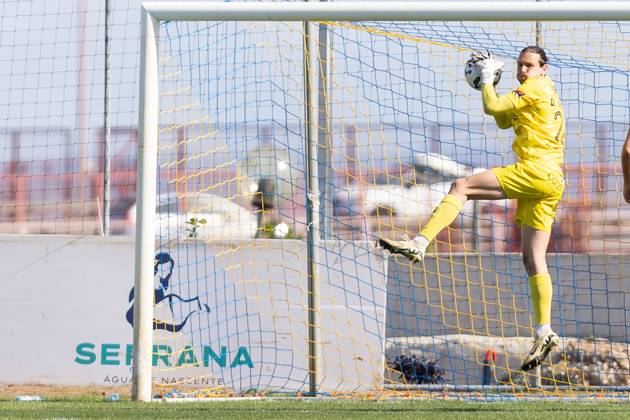 April 5, 2025, Lisbon, Lisbon, Portugal: Belenenses goalkeeper from Portugal DAVID GRILO (22) in action during the game for Liga 3 between Atletico and Belenenses at Estadio da Tapadinha Lisbon Portugal - ZUMAs359 20250405_zsp_s359_042 Copyright: xAlexandrexdexSousax