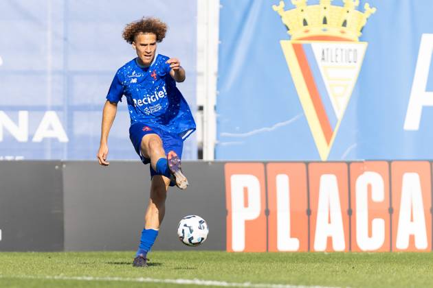 April 5, 2025, Lisbon, Lisbon, Portugal: Belenenses defender from Portugal AFONSO PINTO (39) in action during the game for Liga 3 between Atletico and Belenenses at Estadio da Tapadinha Lisbon Portugal - ZUMAs359 20250405_zsp_s359_054 Copyright: xAlexandrexdexSousax