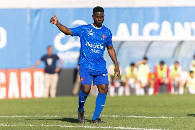 April 5, 2025, Lisbon, Lisbon, Portugal: Belenenses forward from Portugal MIDANA SAMBU (11) in action during the game for Liga 3 between Atletico and Belenenses at Estadio da Tapadinha Lisbon Portugal - ZUMAs359 20250405_zsp_s359_063 Copyright: xAlexandrexdexSousax