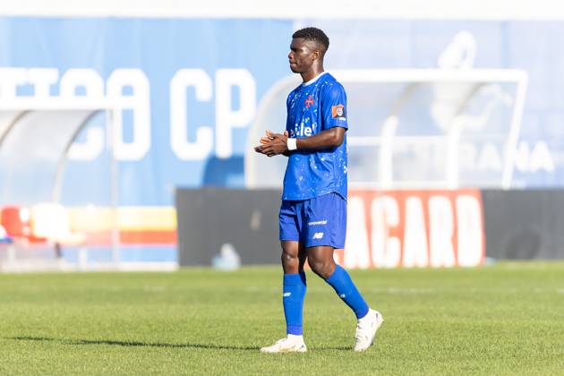 April 5, 2025, Lisbon, Lisbon, Portugal: Belenenses forward from Cameroon EKANGA ONDOA (29) at the end of the game for Liga 3 between Atletico and Belenenses at Estadio da Tapadinha Lisbon Portugal - ZUMAs359 20250405_zsp_s359_067 Copyright: xAlexandrexdexSousax