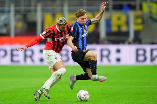 Inter MilanÕs Nicolo Barella fights for the ball with AC MilanÕs Theo Hernandez during the Italy Cup Frecciarossa soccer match between Inter and Milan at San Siro Stadium in Milan , North Italy - Wednesday April 23 , 2025 . - Soccer . Copyright: xSpada LaPressex