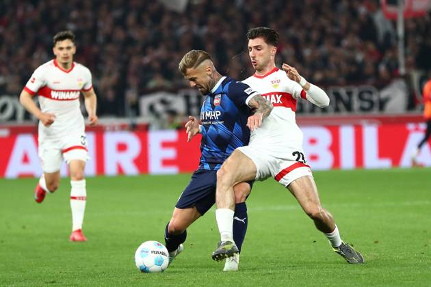 25.04.2025, xmohx, Fussball 1.Bundesliga, VfB Stuttgart - 1.FC Heidenheim v.l. Niklas Dorsch (1.FC Heidenheim) Leonidas Stergiou (VfB Stuttgart) Zweikampf, Aktion, action, battle for the ball (DFL DFB REGULATIONS PROHIBIT ANY USE OF PHOTOGRAPHS as IMAGE SEQUENCES and or QUASI-VIDEO) Stuttgart