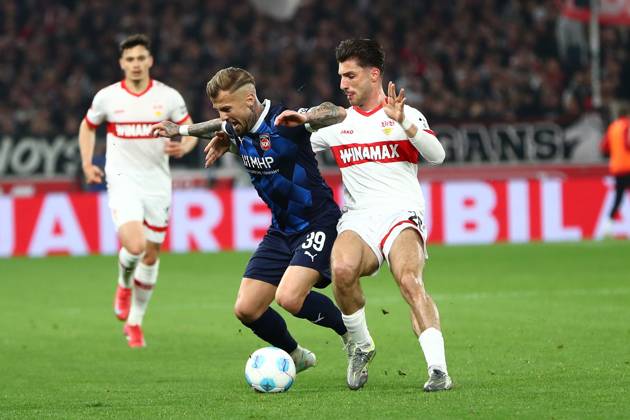 25.04.2025, xmohx, Fussball 1.Bundesliga, VfB Stuttgart - 1.FC Heidenheim v.l. Niklas Dorsch (1.FC Heidenheim) Leonidas Stergiou (VfB Stuttgart) Zweikampf, Aktion, action, battle for the ball (DFL DFB REGULATIONS PROHIBIT ANY USE OF PHOTOGRAPHS as IMAGE SEQUENCES and or QUASI-VIDEO) Stuttgart