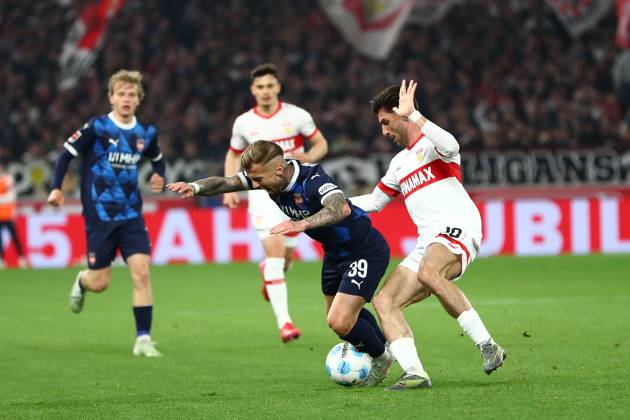 25.04.2025, xmohx, Fussball 1.Bundesliga, VfB Stuttgart - 1.FC Heidenheim v.l. Niklas Dorsch (1.FC Heidenheim) Leonidas Stergiou (VfB Stuttgart) Zweikampf, Aktion, action, battle for the ball (DFL DFB REGULATIONS PROHIBIT ANY USE OF PHOTOGRAPHS as IMAGE SEQUENCES and or QUASI-VIDEO) Stuttgart