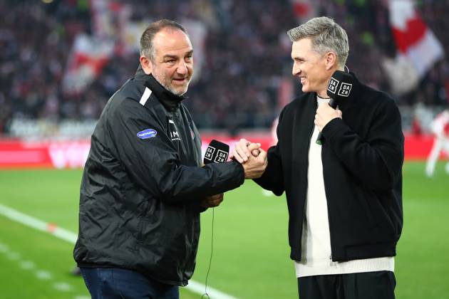 25.04.2025, xmohx, Fussball 1.Bundesliga, VfB Stuttgart - 1.FC Heidenheim v.l. Tobias Schweinsteiger (DAZN) Trainer Frank Schmidt (1.FC Heidenheim) (DFL DFB REGULATIONS PROHIBIT ANY USE OF PHOTOGRAPHS as IMAGE SEQUENCES and or QUASI-VIDEO) Stuttgart