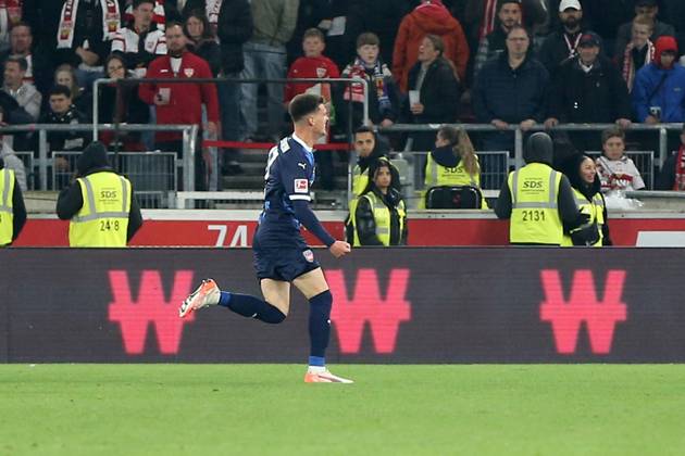 25.04.2025, xmohx, Fussball 1.Bundesliga, VfB Stuttgart - 1.FC Heidenheim v.l. Torjubel nach dem Tor zum celebrating the goal celebrate 0:1 durch Mathias Honsak (1.FC Heidenheim) (DFL DFB REGULATIONS PROHIBIT ANY USE OF PHOTOGRAPHS as IMAGE SEQUENCES and or QUASI-VIDEO) Stuttgart