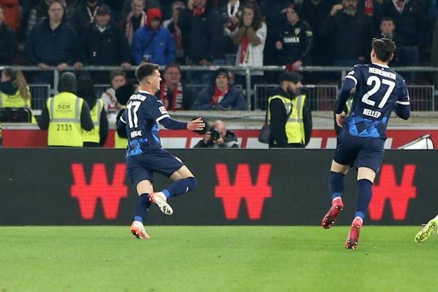 25.04.2025, xmohx, Fussball 1.Bundesliga, VfB Stuttgart - 1.FC Heidenheim v.l. Torjubel nach dem Tor zum celebrating the goal celebrate 0:1 durch Mathias Honsak (1.FC Heidenheim) (DFL DFB REGULATIONS PROHIBIT ANY USE OF PHOTOGRAPHS as IMAGE SEQUENCES and or QUASI-VIDEO) Stuttgart