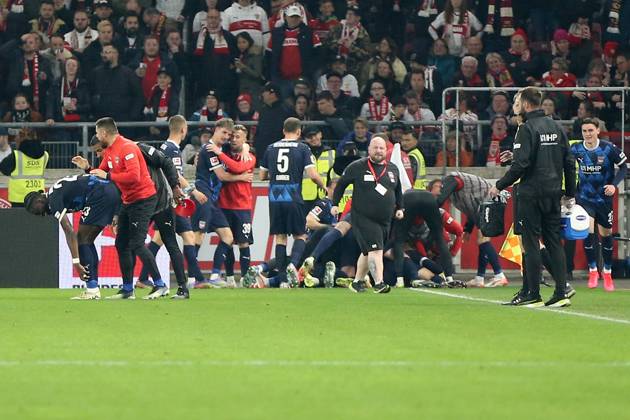 25.04.2025, xmohx, Fussball 1.Bundesliga, VfB Stuttgart - 1.FC Heidenheim v.l. Torjubel nach dem Tor zum celebrating the goal celebrate 0:1 durch Mathias Honsak (1.FC Heidenheim) (DFL DFB REGULATIONS PROHIBIT ANY USE OF PHOTOGRAPHS as IMAGE SEQUENCES and or QUASI-VIDEO) Stuttgart