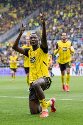 Bilder des Jahres 2025, Sport 04 April Sport Themen der Woche KW17 Sport Bilder des Tages Tor zum 0:1 durch Serhou Guirassy (Borussia Dortmund, 09), Jubel, Torjubel. GER, TSG 1899 Hoffenheim vs. Borussia Dortmund, Fussball, Herren, 1. Bundesliga, 31. Spieltag, Spielzeit 2024 2025, 26.04.2025, DFL DFB REGULATIONS PROHIBIT ANY USE OF PHOTOGRAPHS AS IMAGE SEQUENCES AND OR QUASI-VIDEO, GER, TSG 1899 Hoffenheim vs. Borussia Dortmund, Fussball, Herren, 1. Bundesliga, 31. Spieltag, Spielzeit 2024 2025, 26.04.2025 Sinsheim Copyright: xEibner-Pressefoto WolfgangxFrankx EP_WFK