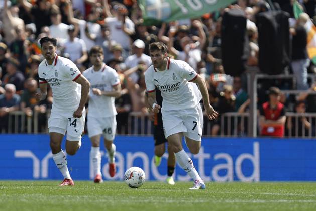 CALCIO - Serie A - Venezia FC vs AC Milan AC Milan s SANTIAGO GIMENEZ during the Italian Serie A Enilive soccer championship football match between Venezia FC and AC Milan at Pierluigi Penzo Stadium on April 27th, 2025, Venezia, Italy during Venezia FC vs AC Milan, Italian soccer Serie A match in Venice, Italy, April 27 2025 Venice Italy Copyright: xIPAxSport ABACAx