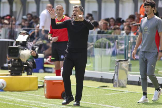 CALCIO - Serie A - Venezia FC vs AC Milan Sergio Conceicao Head Coach of AC Milan gestures during Venezia FC vs AC Milan, 34° Serie A Enilive 2024-25 game at Pier Luigi Penzo stadium in Venezia (VE), Italy, on April 27, 2025. Venice Italy Copyright: xIPAxSport ABACAx