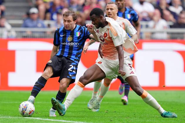 Inter MilanÕs Nicolo Barella fights for the ball with RomaÕs Evan Ndicka during the Serie A soccer match between Inter and Roma at San Siro Stadium in Milan , North Italy - , Sunday, April 27 , 2025 . - Soccer Copyright: xSpada LaPressex