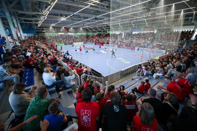 27.04.2025, 2. Handball Bundesliga, 29. Spieltag, TuSEM Essen - Dessau-Rosslauer HV, Panorama der Sporthalle am Hallo während eines Angriffs des TUSEM Essen, Essen Am Hallo NRW Deutschland xRHR-FOTO DEx Copyright: DennisxEwert RHR-FOTOx RHR-FOTO DE