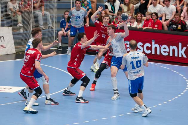 27.04.2025, 2. Handball Bundesliga, 29. Spieltag, TuSEM Essen - Dessau-Rosslauer HV, v. l. Christian Wilhelm (TuSEM Essen), Tim Mast (TuSEM Essen), Marcel Nowak (Dessau-Rosslauer HV 06), Vincent Bülow (Dessau-Rosslauer HV 06), Essen Am Hallo NRW Deutschland xRHR-FOTO DEx Copyright: DennisxEwert RHR-FOTOx RHR-FOTO DE