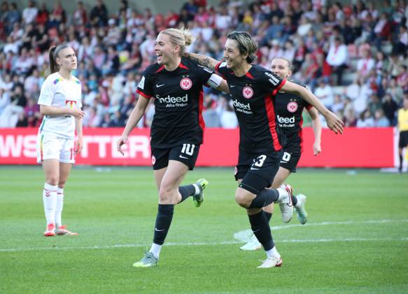 27.04.2025, xgrfx, Fussball Google Pixel Frauen-Bundesliga, 1.FC Köln - Eintracht Frankfurt v.l. Tor, Laura Freigang (Eintracht Frankfurt) (DFL DFB REGULATIONS PROHIBIT ANY USE OF PHOTOGRAPHS as IMAGE SEQUENCES and or QUASI-VIDEO) Köln