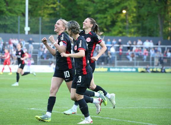 27.04.2025, xgrfx, Fussball Google Pixel Frauen-Bundesliga, 1.FC Köln - Eintracht Frankfurt v.l. Tor, Laura Freigang (Eintracht Frankfurt) (DFL DFB REGULATIONS PROHIBIT ANY USE OF PHOTOGRAPHS as IMAGE SEQUENCES and or QUASI-VIDEO) Köln