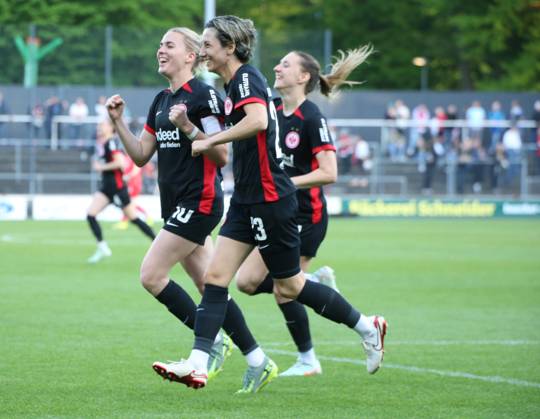 27.04.2025, xgrfx, Fussball Google Pixel Frauen-Bundesliga, 1.FC Köln - Eintracht Frankfurt v.l. Tor, Laura Freigang (Eintracht Frankfurt) (DFL DFB REGULATIONS PROHIBIT ANY USE OF PHOTOGRAPHS as IMAGE SEQUENCES and or QUASI-VIDEO) Köln