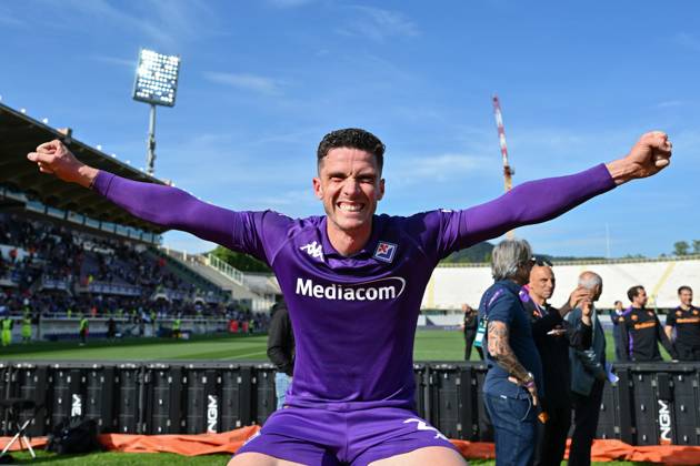 ACF Fiorentina s defender Robin Gosens celebrates the victory during ACF Fiorentina vs Empoli FC, Italian soccer Serie A match in Florence, Italy, April 27 2025 Copyright: xLisaxGuglielmi IPAxSportx xipa-agency.netx xx IPA_56988666 IPA_Agency_IPA56988666