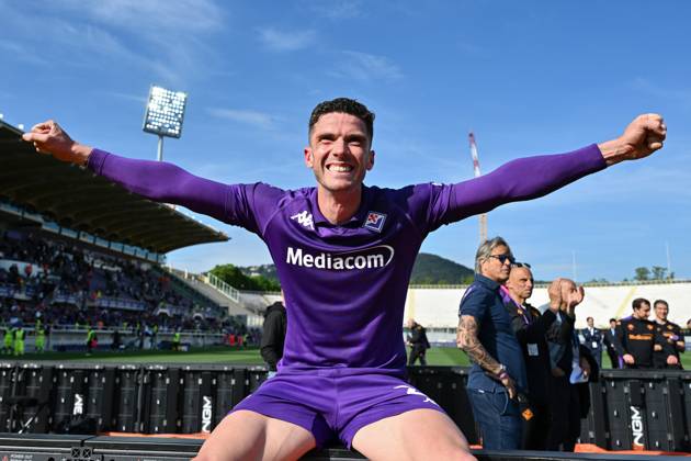 ACF Fiorentina s defender Robin Gosens celebrates the victory during ACF Fiorentina vs Empoli FC, Italian soccer Serie A match in Florence, Italy, April 27 2025 Copyright: xLisaxGuglielmi IPAxSportx xipa-agency.netx xx IPA_56988667 IPA_Agency_IPA56988667