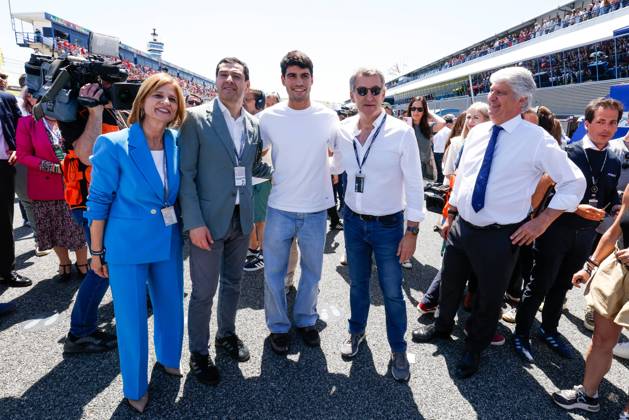 Races of MotoGP Estrella Galicia 0.0 Grand Prix of Spain at Jerez Angel Nieto Circuit, Jerez, Cadiz, 27 April 2025 In picture: Carlos Alcaraz with Juanma Moreno and Feijo Carreras del Gran Premio Estrella Galicia 0.0 de MotoGP de Espana en el Circuito de Jerez Angel Nieto, Jerez, Cadiz, 27 de Abril de 2025 POOL Circuito de Jerez Angel Nieto Cordon Press Images will be for editorial use only. Mandatory credit: Circuito de Jerez Angel Nieto Cordon Press OSCARxDELxPOZO
