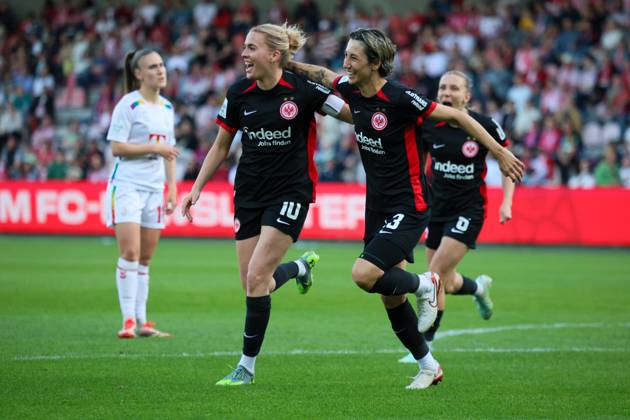 Bilder des Jahres 2025, Sport 04 April Sport Themen der Woche KW17 Sport Bilder des Tages Köln, Deutschland 27. April 2025: 1. BL - Frauen - 2024 2025 - 1. FC Köln vs. Eintracht Frankfurt Im Bild: v.li. Torschützin Laura Freigang (Eintracht Frankfurt) macht das Tor zum 3:0 für Eintracht Frankfurt und jubelt mit Sara Doorsoun (Eintracht Frankfurt) DFB regulations prohibit any use of photographs as image sequences and or quasi-video Rhein-Energie-Stadion Nordrhein Westfalen Copyright: xFotostandx xFantinix