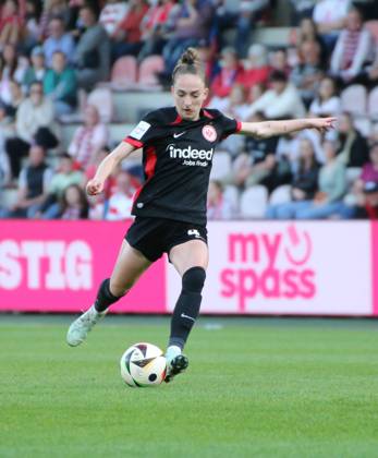 27.04.2025, xgrfx, Fussball Google Pixel Frauen-Bundesliga, 1.FC Köln - Eintracht Frankfurt v.l. Sophia Kleinherne (Eintracht Frankfurt) (DFL DFB REGULATIONS PROHIBIT ANY USE OF PHOTOGRAPHS as IMAGE SEQUENCES and or QUASI-VIDEO) Köln