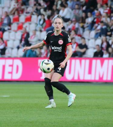 27.04.2025, xgrfx, Fussball Google Pixel Frauen-Bundesliga, 1.FC Köln - Eintracht Frankfurt v.l. Sophia Kleinherne (Eintracht Frankfurt) (DFL DFB REGULATIONS PROHIBIT ANY USE OF PHOTOGRAPHS as IMAGE SEQUENCES and or QUASI-VIDEO) Köln