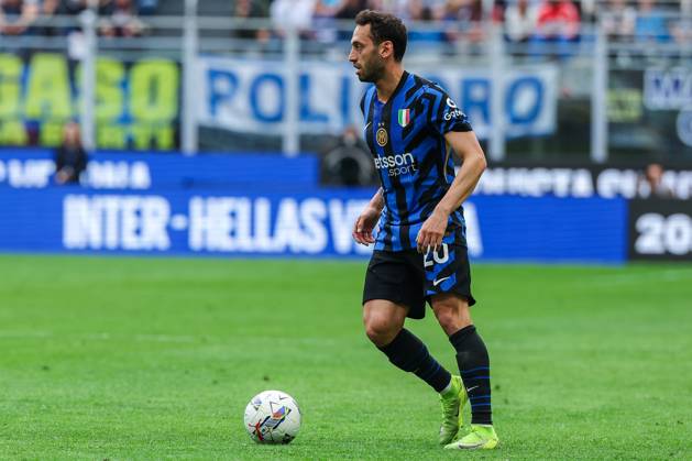 Hakan Calhanoglu of FC Internazionale seen in action during Serie A 2024 25 football match between FC Internazionale and AS Roma at San Siro Stadium Milan Italy on 27 April 2025. Milan Stadio Giuseppe Meazza Milan Italy Copyright: xEPhotopressx SP24-1184-059