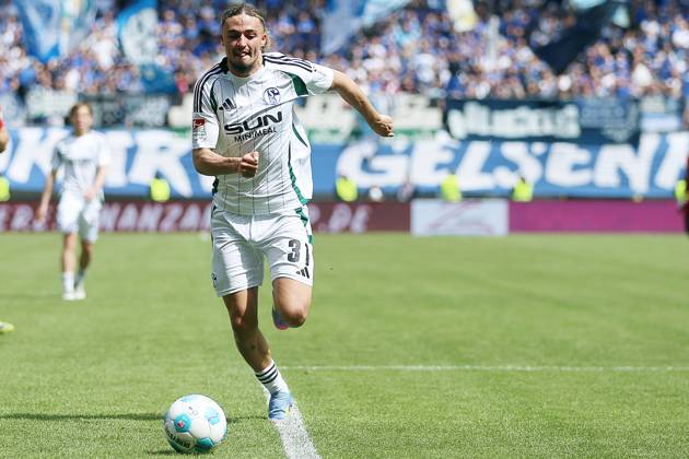 27.04.2025, xrekx, Fussball 2.Bundesliga, 1.FC Kaiserslautern - FC Schalke 04 v.l. Taylan Bulut (FC Schalke 04) (DFL DFB REGULATIONS PROHIBIT ANY USE OF PHOTOGRAPHS as IMAGE SEQUENCES and or QUASI-VIDEO) Kaiserslautern