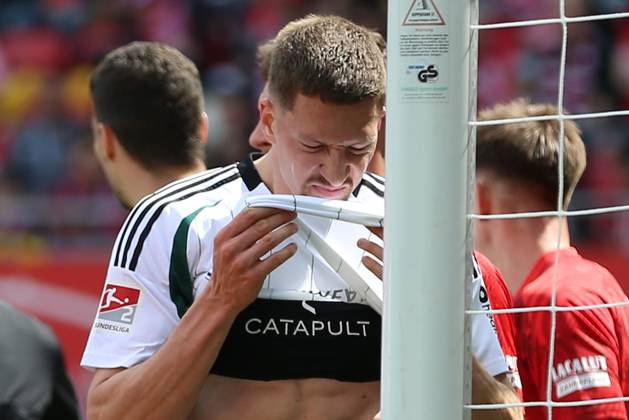 27.04.2025, xrekx, Fussball 2.Bundesliga, 1.FC Kaiserslautern - FC Schalke 04 v.l. Janik Bachmann (FC Schalke 04) (DFL DFB REGULATIONS PROHIBIT ANY USE OF PHOTOGRAPHS as IMAGE SEQUENCES and or QUASI-VIDEO) Kaiserslautern