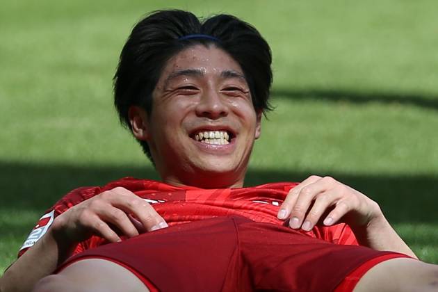 27.04.2025, xrekx, Fussball 2.Bundesliga, 1.FC Kaiserslautern - FC Schalke 04 v.l. Daisuke Yokota (1.FC Kaiserslautern) lacht, laechelt, positiv, zufrieden, laughs, smiles, positive, satisfied (DFL DFB REGULATIONS PROHIBIT ANY USE OF PHOTOGRAPHS as IMAGE SEQUENCES and or QUASI-VIDEO) Kaiserslautern