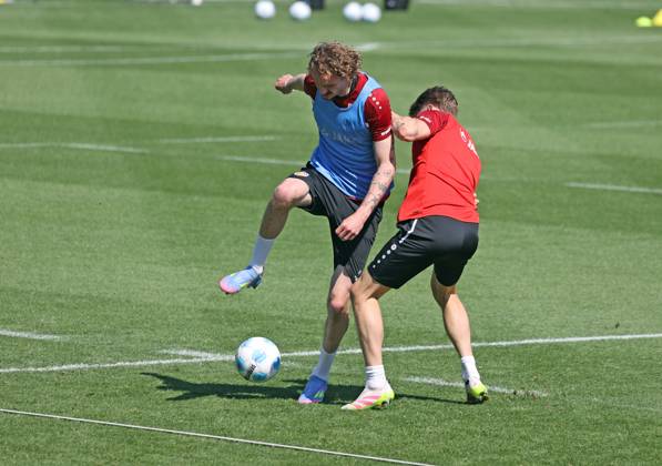 29.04.25 VfB Stuttgart Training Deutschland, Stuttgart, 29.04.2025, Fussball, Bundesliga, VfB Stuttgart Training: v.l. Nick Woltemade, Ramon Hendriks.