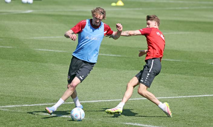 29.04.25 VfB Stuttgart Training Deutschland, Stuttgart, 29.04.2025, Fussball, Bundesliga, VfB Stuttgart Training: v.l. Nick Woltemade, Ramon Hendriks.