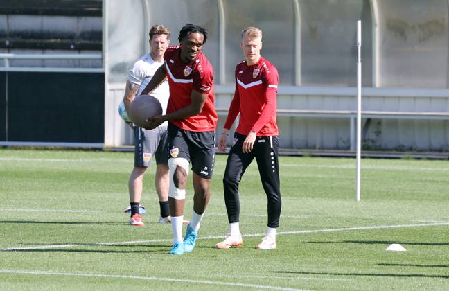 29.04.25 VfB Stuttgart Training Deutschland, Stuttgart, 29.04.2025, Fussball, Bundesliga, VfB Stuttgart Training: v.l. Dan-Axel Zagadou, Chris Führich.