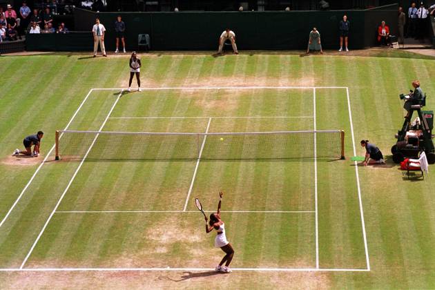 Venus Williams Wimbledon Tennis Championships 2000 Venus Williams playing Serena Williams at Wimbledon July 2000 Venus Williams during Womens singles match against her sister Serena Williams Copyright: xDavidxAshdownx DMGTCHPDPICT000377244992
