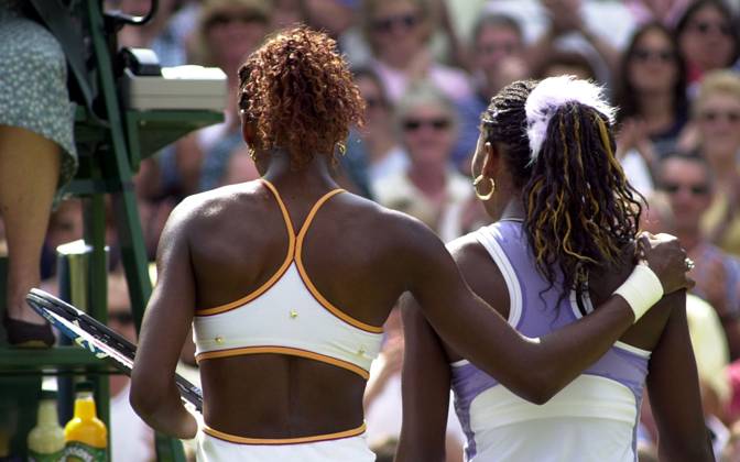 Venus Williams Wimbledon Tennis Championships 2000 Venus Williams wins against Serena Williams at Wimbledon July 2000 Venus Williams puts her arm around her sister Serena Williams after beating her in the Womens singles match Copyright: xDavidxAshdownx DMGTCHPDPICT000406500089