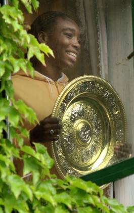 Venus Williams Wimbledon Tennis Championships 2000 Venus William with Women s Singles Trophy at Wimbledon July 2000 Venus Williams Tennis player of the US with trophy in Centre Court at Wimbledon after defeating compatriot Lindsay Davenport in the women s final Williams won the match 6-3 7-6. Copyright: xDAVIDxASHDOWNx DMGTCHPDPICT000404159310