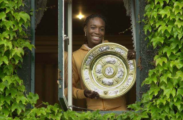 Venus Williams Wimbledon Tennis Championships 2000 Venus William with Women s Singles Trophy at Wimbledon July 2000 Venus Williams Tennis player of the US with trophy in Centre Court at Wimbledon after defeating compatriot Lindsay Davenport in the women s final Williams won the match 6-3 7-6. Copyright: xDAVIDxASHDOWNx DMGTCHPDPICT000373897904