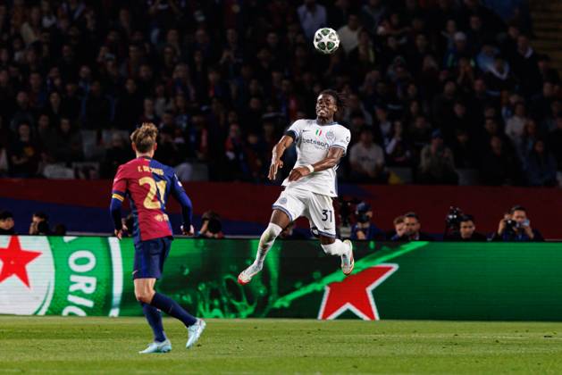 Yann Bisseck seen during UEFA Champions League game between teams of FC Barcelona, Barca and Internazionale Milano (Maciej Rogowski) Barcelona Estadi Olimpic Lluis Companys Spain Copyright: xMaciejxRogowskix fcbinter2425-281