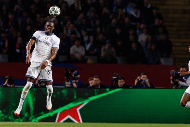 Yann Bisseck seen during UEFA Champions League game between teams of FC Barcelona, Barca and Internazionale Milano (Maciej Rogowski) Barcelona Estadi Olimpic Lluis Companys Spain Copyright: xMaciejxRogowskix fcbinter2425-282