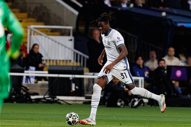 Yann Bisseck seen during UEFA Champions League game between teams of FC Barcelona, Barca and Internazionale Milano (Maciej Rogowski) Barcelona Estadi Olimpic Lluis Companys Spain Copyright: xMaciejxRogowskix fcbinter2425-373