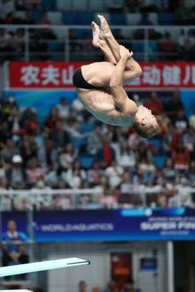 Bilder des Jahres 2025, Sport 05 Mai Sport Themen der Woche KW18 Sport Bilder des Tages (250503) -- BEIJING, May 3, 2025 -- Moritz Wesemann of Germany competes during the men s 3m springboard final match at the World Aquatics Diving World Cup 2025 Super Final in Beijing, capital of China, on May 3, 2025. (Photo by Xinhua) (SP)CHINA-BEIJING-DIVING-WORLD CUP-SUPER FINAL-MEN S 3M SPRINGBOARD NaxYuqi 