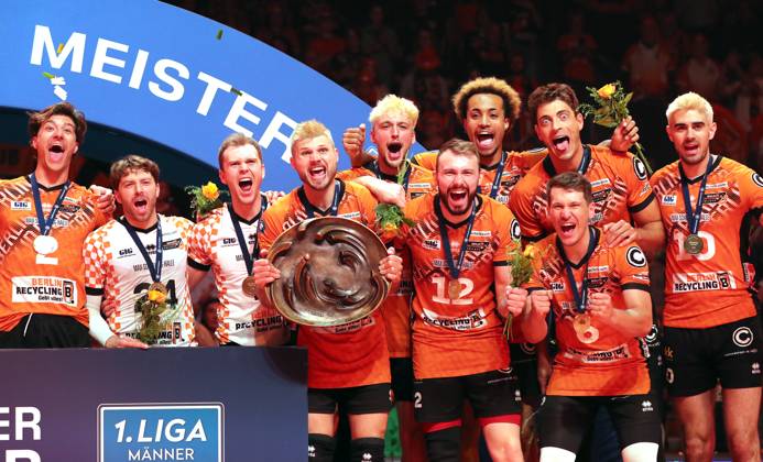 Bilder des Jahres 2025, Sport 05 Mai Sport Themen der Woche KW18 Volleyball Bundesliga Herren Play Off Finale 3. Spiel Saison 2024 2025 03.05.2025 BR Volleys Berlin BRV vs SVG Lüneburg