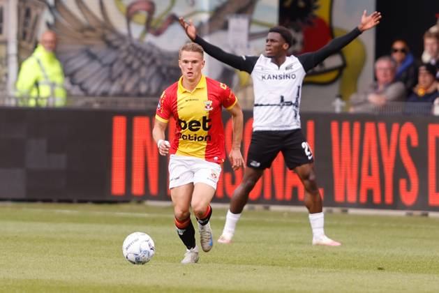 DEVENTER, Stadium De Adelaarshorst, 04-05-2025 , season 2024 2025 , Dutch Eredivisie. during the match Go Ahead Eagles - AZ, Go Ahead Eagles player Mathis Suray Go Ahead Eagles - AZ x29075208x Copyright: