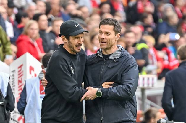 Julian Schuster (SC Freiburg, Trainer) und Xabi Alonso (Bayer 04 Leverkusen, Cheftrainer) begruessen sich vor dem Spiel. GER, SC Freiburg - Bayer 04 Leverkusen, Fussball, Bundesliga, 32. Spieltag, Saison 2024 2025, 04.05.2025 DFL DFB REGULATIONS PROHIBIT ANY USE OF PHOTOGRAPHS AS IMAGE SEQUENCES AND OR QUASI-VIDEO GER, SC Freiburg - Bayer 04 Leverkusen, Fussball, Bundesliga, 32. Spieltag, Saison 2024 2025, 04.05.2025 Freiburg Copyright: xEibner-Pressefoto ThomasxHessx EP_THS