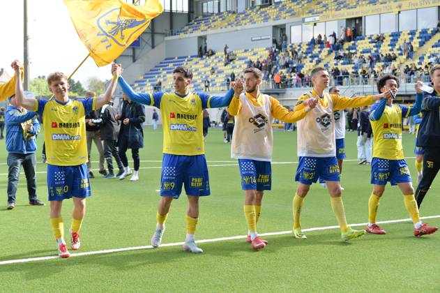 STVV s players celebrate after winning a soccer match between Sint-Truidense VV and K. Beerschot V.A., Sunday 04 May 2025 in Sint-Truiden, on day 5 (out of 6) of the Relegation Play-offs of the 2024-2025 Jupiler Pro League first division of the Belgian championship. JILLxDELSAUX x122660738x