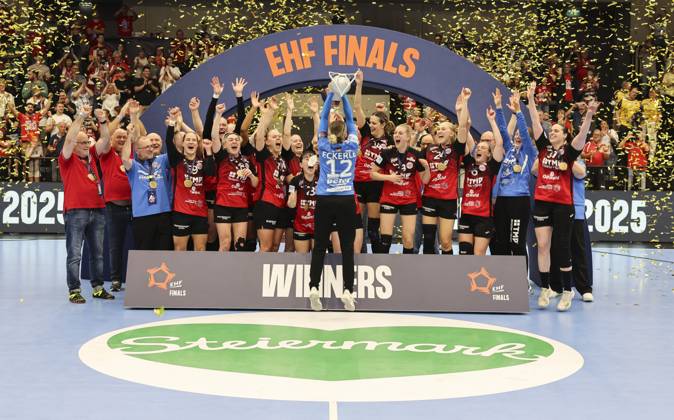 Bilder des Jahres 2025, Sport 05 Mai Sport Themen der Woche KW18 Sport Bilder des Tages HANDBALL - EHF EL Women Final Four GRAZ,AUSTRIA,04.MAY.25 - HANDBALL - EHF European League Women, final four, final, Ikast Handbold vs Thueringer HC. Image shows the rejoicing of HC Thueringer with Johanna Reichert (Thueringer HC).  GEPAxpictures xWolfgangxGrebien