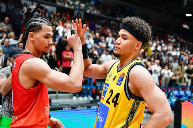 easyCredit Basketball Bundesliga, BBL, Saison 2024 2025, Herren. 01.05.2025, Niners Chemnitz - MHP RIESEN Ludwigsburg. Nicholas Tischler (Niners Chemnitz, No 33), Brandon Tischler (MHP RIESEN Ludwigsburg, No24) Copyright. Kai Schmidt. Chemnitz Messe Chemnitz Sachsen Deutschland